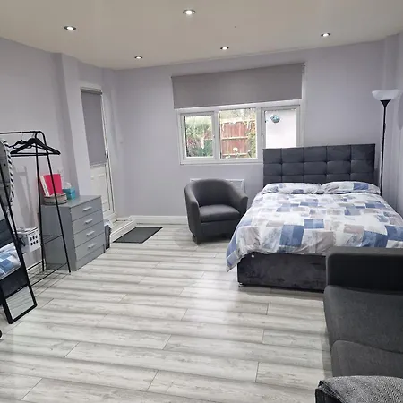 Garden Room Northolt Near Heathrow Airport Esterno foto